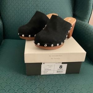 Ladies size 8 medium clogs